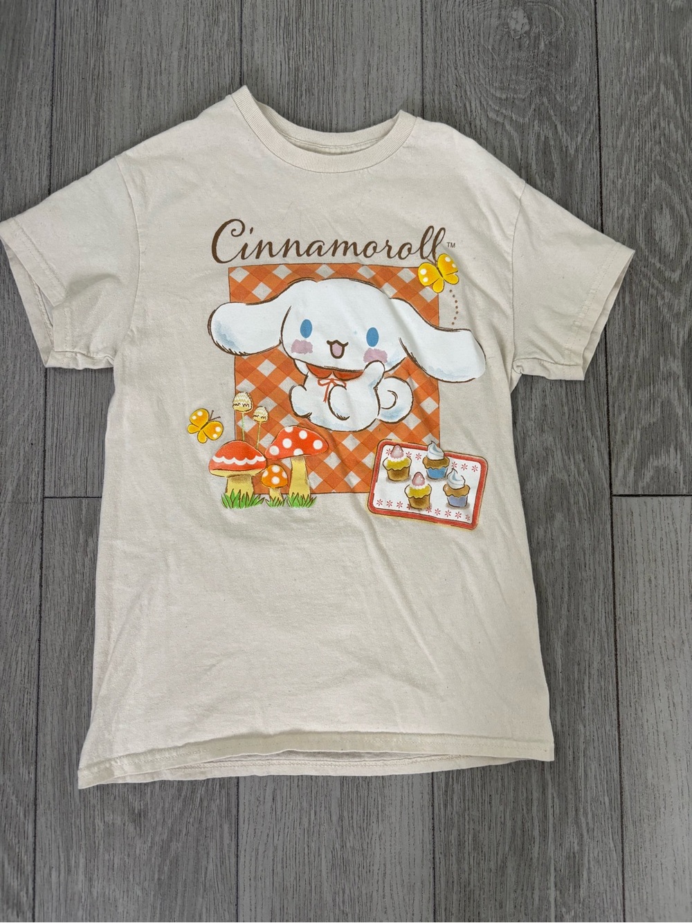 Cinnamoroll Sanrio tee. EUC.